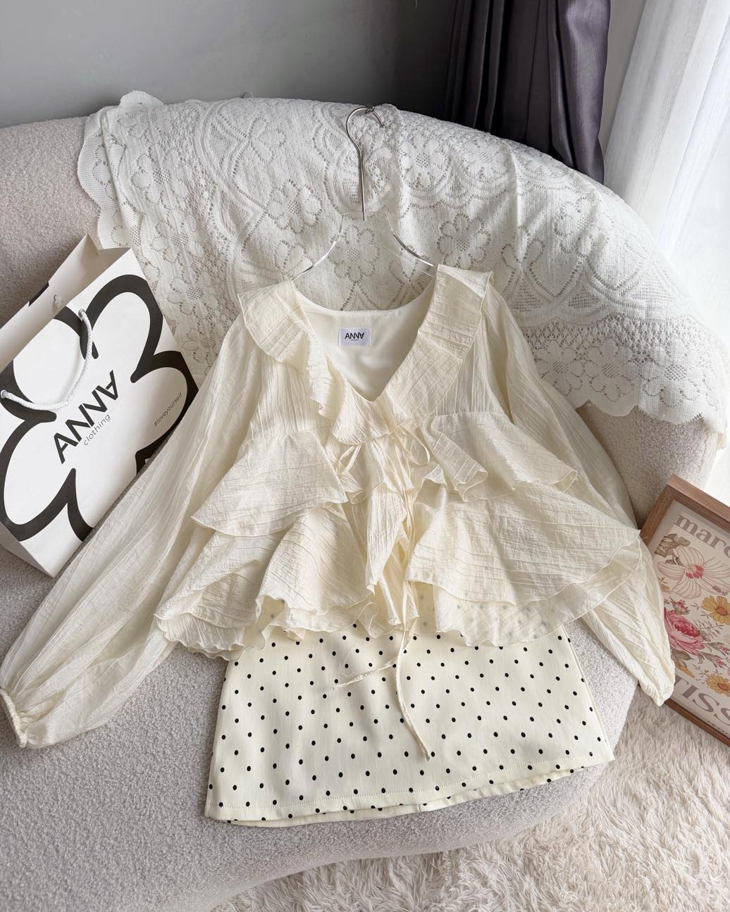 Ivory Frill Dot Set-up