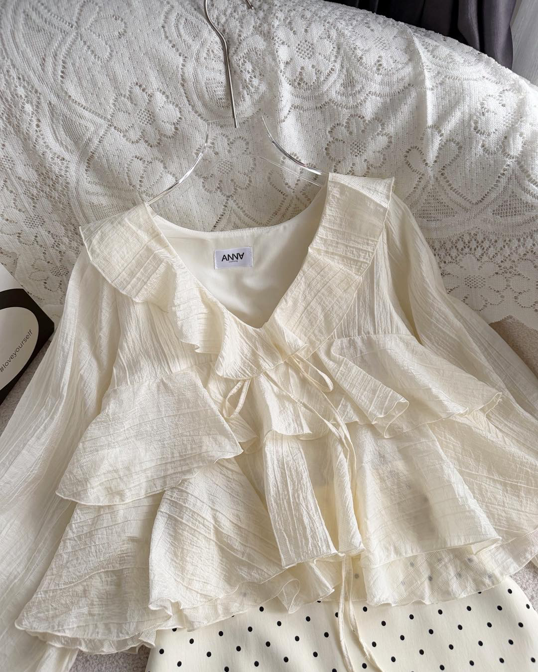 Ivory Frill Dot Set-up